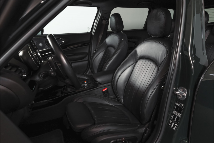 MINI Clubman 2.0 JCW ALL4 Chili | S/K-Panodak | Adapt. Cruise | Stoelverw. | PDC | Camera | NAV + App.Connect | ECC | Harman Kardon | LM 19" |