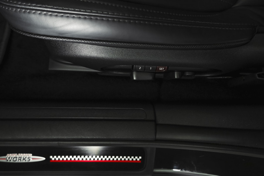 MINI Clubman 2.0 JCW ALL4 Chili | S/K-Panodak | Adapt. Cruise | Stoelverw. | PDC | Camera | NAV + App.Connect | ECC | Harman Kardon | LM 19" |