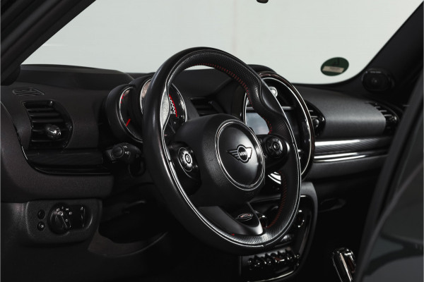 MINI Clubman 2.0 JCW ALL4 Chili | S/K-Panodak | Adapt. Cruise | Stoelverw. | PDC | Camera | NAV + App.Connect | ECC | Harman Kardon | LM 19" |