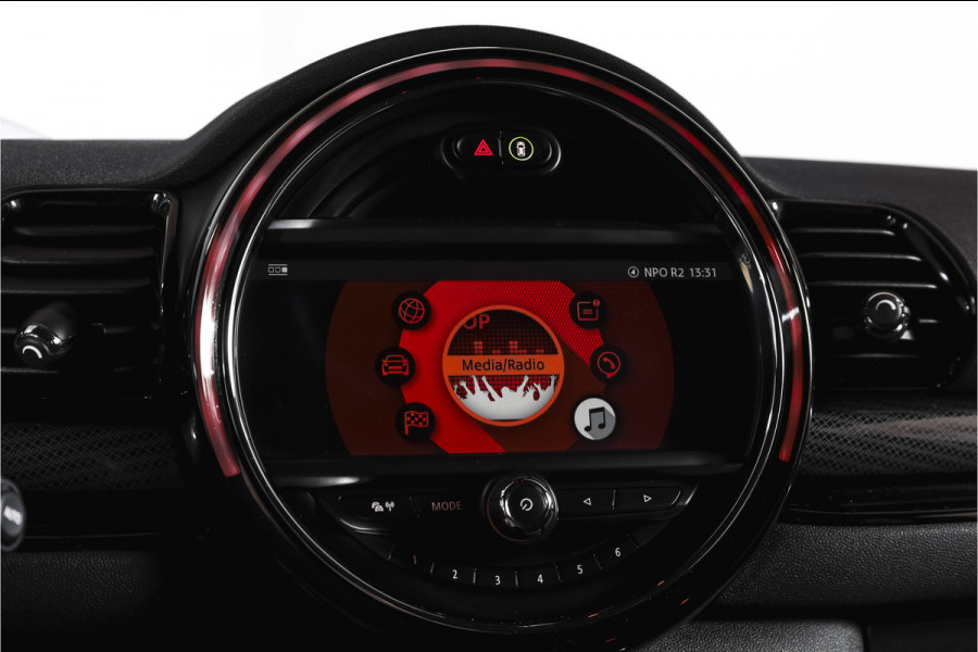 MINI Clubman 2.0 JCW ALL4 Chili | S/K-Panodak | Adapt. Cruise | Stoelverw. | PDC | Camera | NAV + App.Connect | ECC | Harman Kardon | LM 19" |