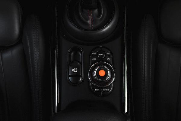 MINI Clubman 2.0 JCW ALL4 Chili | S/K-Panodak | Adapt. Cruise | Stoelverw. | PDC | Camera | NAV + App.Connect | ECC | Harman Kardon | LM 19" |