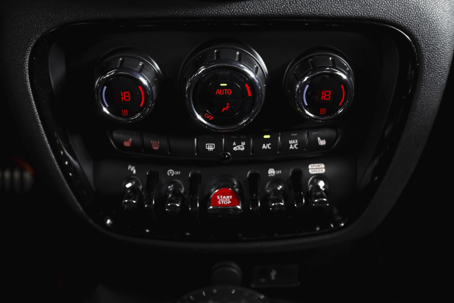 MINI Clubman 2.0 JCW ALL4 Chili | S/K-Panodak | Adapt. Cruise | Stoelverw. | PDC | Camera | NAV + App.Connect | ECC | Harman Kardon | LM 19" |