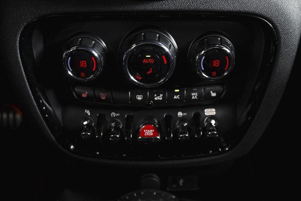 MINI Clubman 2.0 JCW ALL4 Chili | S/K-Panodak | Adapt. Cruise | Stoelverw. | PDC | Camera | NAV + App.Connect | ECC | Harman Kardon | LM 19" |