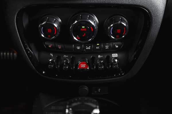 MINI Clubman 2.0 JCW ALL4 Chili | S/K-Panodak | Adapt. Cruise | Stoelverw. | PDC | Camera | NAV + App.Connect | ECC | Harman Kardon | LM 19" |