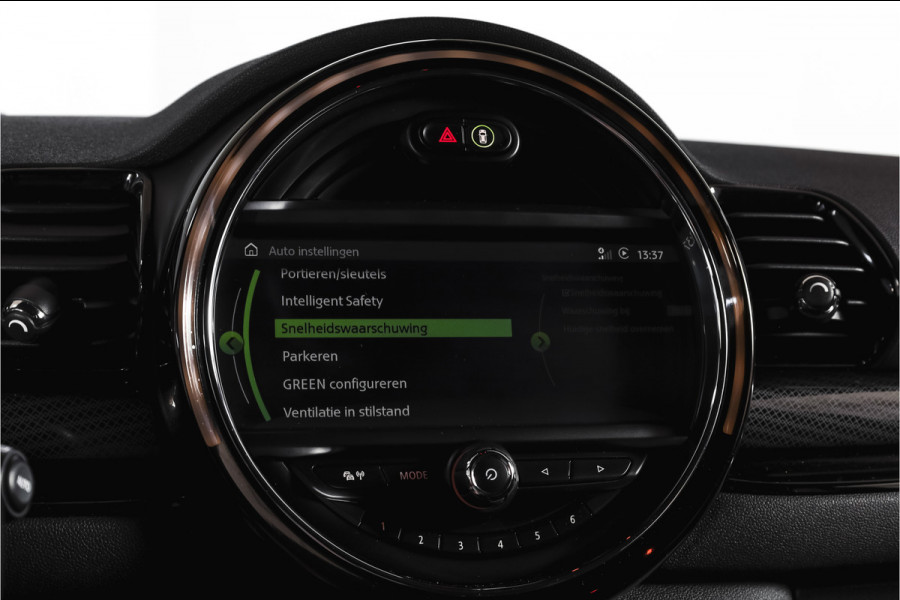 MINI Clubman 2.0 JCW ALL4 Chili | S/K-Panodak | Adapt. Cruise | Stoelverw. | PDC | Camera | NAV + App.Connect | ECC | Harman Kardon | LM 19" |