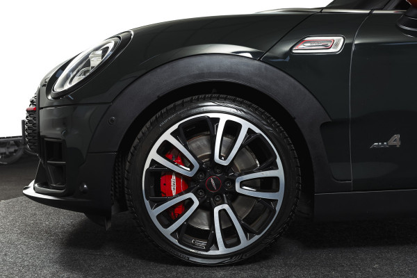 MINI Clubman 2.0 JCW ALL4 Chili | S/K-Panodak | Adapt. Cruise | Stoelverw. | PDC | Camera | NAV + App.Connect | ECC | Harman Kardon | LM 19" |