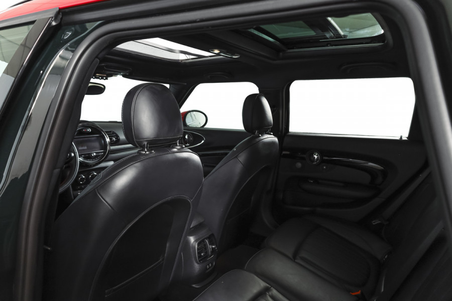 MINI Clubman 2.0 JCW ALL4 Chili | S/K-Panodak | Adapt. Cruise | Stoelverw. | PDC | Camera | NAV + App.Connect | ECC | Harman Kardon | LM 19" |