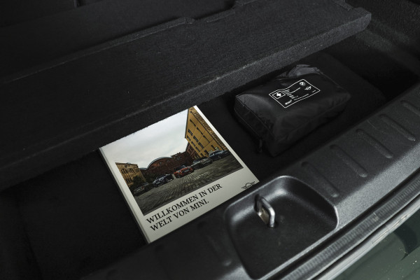MINI Clubman 2.0 JCW ALL4 Chili | S/K-Panodak | Adapt. Cruise | Stoelverw. | PDC | Camera | NAV + App.Connect | ECC | Harman Kardon | LM 19" |