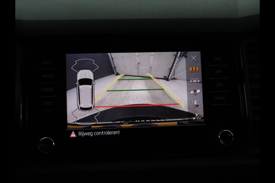 Škoda Kodiaq 1.5 TSI Sportline Business | Stoel&Stuurverwarming | Keyless | Adaptive cruise control | Carplay | Climate control | Camera | Navigatie | Bluetooth | DAB+ | Sfeerverlichting | Canton audio