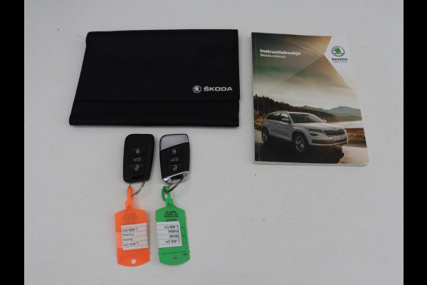 Škoda Kodiaq 1.5 TSI Sportline Business | Stoel&Stuurverwarming | Keyless | Adaptive cruise control | Carplay | Climate control | Camera | Navigatie | Bluetooth | DAB+ | Sfeerverlichting | Canton audio