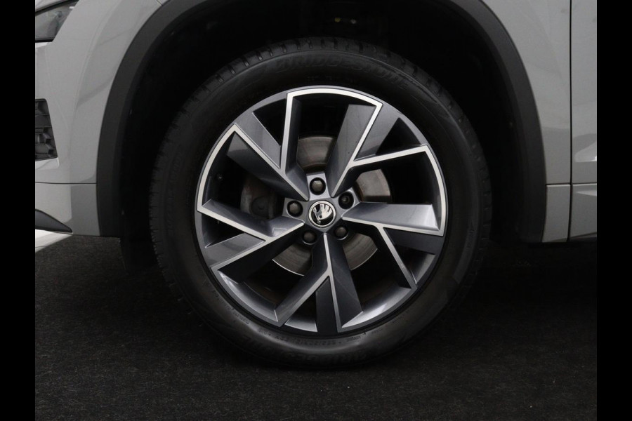 Škoda Kodiaq 1.5 TSI Sportline Business | Stoel&Stuurverwarming | Keyless | Adaptive cruise control | Carplay | Climate control | Camera | Navigatie | Bluetooth | DAB+ | Sfeerverlichting | Canton audio