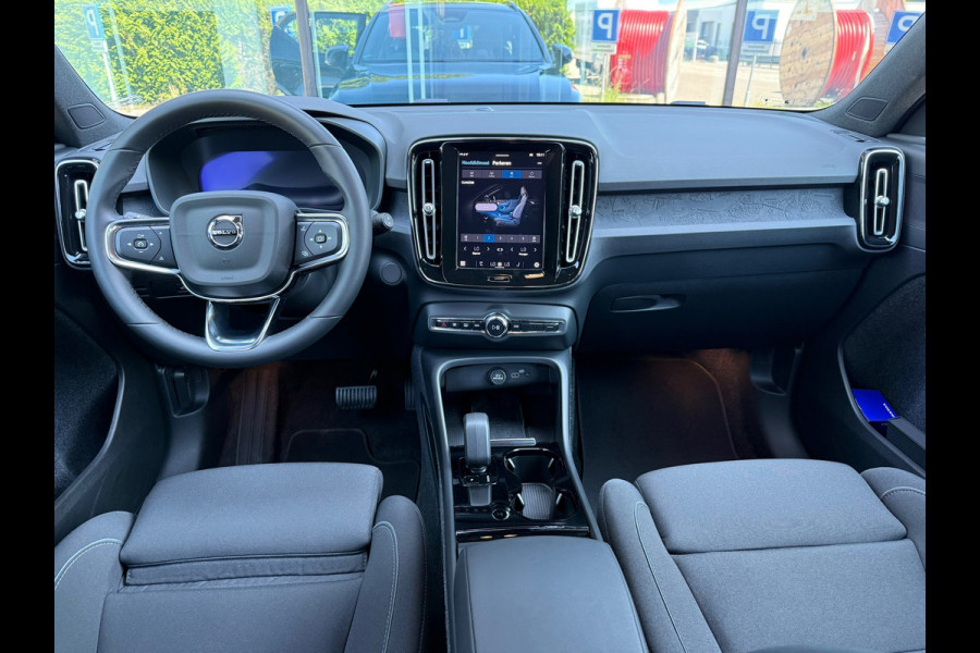 Volvo XC40 Recharge Core 70 kWh - Automaat - Navi - Camera - Parkeerhulp