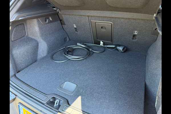 Volvo XC40 Recharge Core 70 kWh - Automaat - Navi - Camera - Parkeerhulp