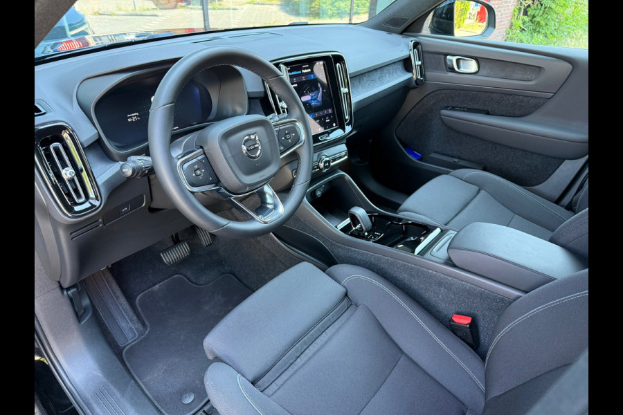 Volvo XC40 Recharge Core 70 kWh - Automaat - Navi - Camera - Parkeerhulp