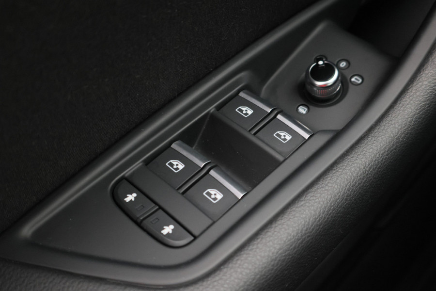 Audi A4 Avant 1.4 TFSI Design Pro Line Plus Parelmoer, Virtual Cockpit, Xenon, Apple Carplay, Trekhaak, 19"