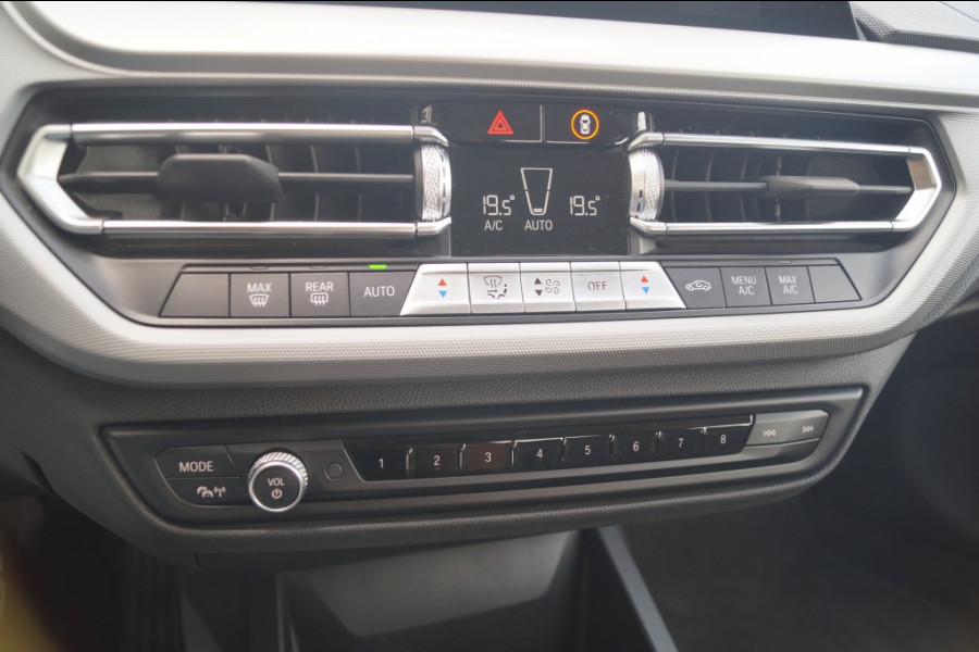 BMW 2 Serie Gran Coupé 218i 136pk Automaat Business Edition -LED-ECC-PDC-DAB-