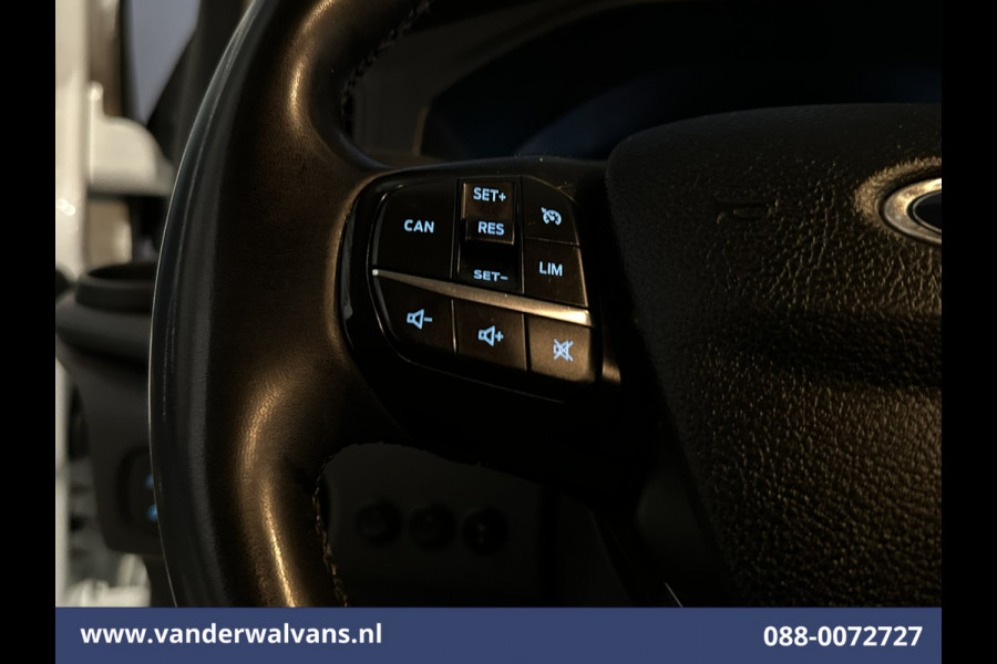 Ford Transit Custom 2.0 TDCI 130pk L2H1 Euro6 Airco | Camera | LED | Apple Carplay | Cruisecontrol | 2800kg Trekhaak Cruisecontrol, Stoelverwarming, Verwarmde voorruit, Parkeersensoren, Bijrijdersbank