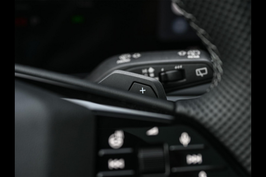 Audi A6 Avant 2.0 e-hybrid quattro S edition Competition | Panoramadak | B&O | Stoelventilatie en Massage | 360 Camera | Luchtvering | Ambiance Interieur | Achterasbesturing | Carbon Inleg | Head-Up | S-Seats | Passagiers Display |