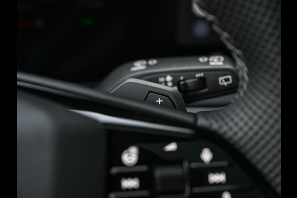 Audi A6 Avant 2.0 e-hybrid quattro S edition Competition | Panoramadak | B&O | Stoelventilatie en Massage | 360 Camera | Luchtvering | Ambiance Interieur | Achterasbesturing | Carbon Inleg | Head-Up | S-Seats | Passagiers Display |