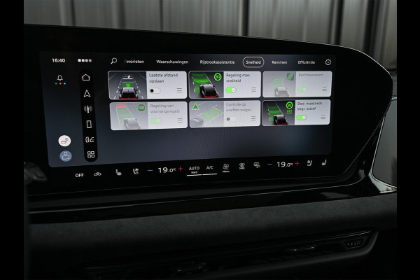 Audi A6 Avant 2.0 e-hybrid quattro S edition Competition | Panoramadak | B&O | Stoelventilatie en Massage | 360 Camera | Luchtvering | Ambiance Interieur | Achterasbesturing | Carbon Inleg | Head-Up | S-Seats | Passagiers Display |