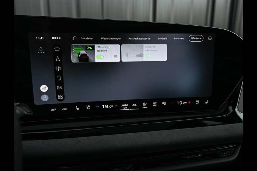 Audi A6 Avant 2.0 e-hybrid quattro S edition Competition | Panoramadak | B&O | Stoelventilatie en Massage | 360 Camera | Luchtvering | Ambiance Interieur | Achterasbesturing | Carbon Inleg | Head-Up | S-Seats | Passagiers Display |