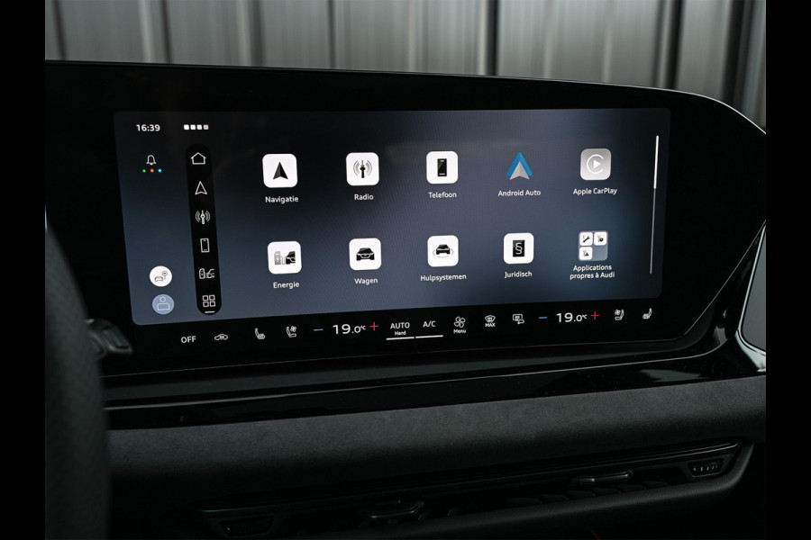 Audi A6 Avant 2.0 e-hybrid quattro S edition Competition | Panoramadak | B&O | Stoelventilatie en Massage | 360 Camera | Luchtvering | Ambiance Interieur | Achterasbesturing | Carbon Inleg | Head-Up | S-Seats | Passagiers Display |