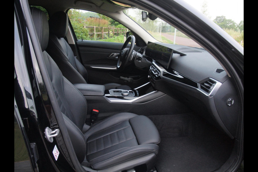 BMW 3 Serie Touring 320e | Facelift | 19 Inch | Camera | Sfeerverlichting | Cruise Control | Leer | NL-Auto |