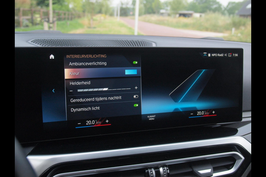 BMW 3 Serie Touring 320e | Facelift | 19 Inch | Camera | Sfeerverlichting | Cruise Control | Leer | NL-Auto |