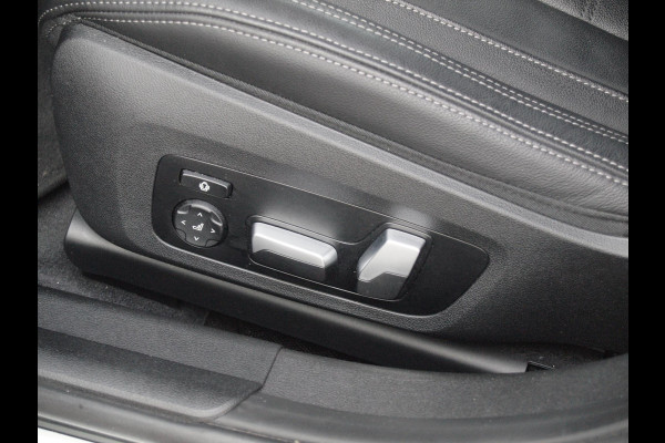 BMW 3 Serie Touring 320e | Facelift | 19 Inch | Camera | Sfeerverlichting | Cruise Control | Leer | NL-Auto |