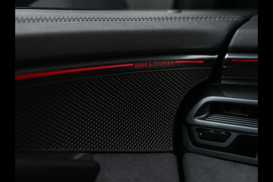 Audi A6 Avant 2.0 e-hybrid quattro S edition Competition | Panoramadak | B&O | Stoelventilatie en Massage | 360 Camera | Luchtvering | Ambiance Interieur | Achterasbesturing | Carbon Inleg | Head-Up | S-Seats | Passagiers Display |