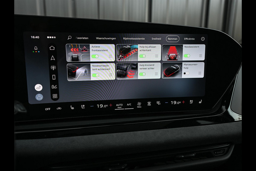 Audi A6 Avant 2.0 e-hybrid quattro S edition Competition | Panoramadak | B&O | Stoelventilatie en Massage | 360 Camera | Luchtvering | Ambiance Interieur | Achterasbesturing | Carbon Inleg | Head-Up | S-Seats | Passagiers Display |