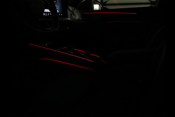 Audi A6 Avant 2.0 e-hybrid quattro S edition Competition | Panoramadak | B&O | Stoelventilatie en Massage | 360 Camera | Luchtvering | Ambiance Interieur | Achterasbesturing | Carbon Inleg | Head-Up | S-Seats | Passagiers Display |
