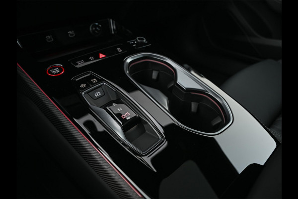 Audi A6 Avant 2.0 e-hybrid quattro S edition Competition | Panoramadak | B&O | Stoelventilatie en Massage | 360 Camera | Luchtvering | Ambiance Interieur | Achterasbesturing | Carbon Inleg | Head-Up | S-Seats | Passagiers Display |