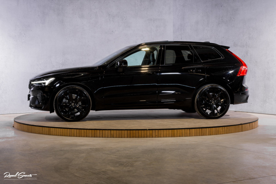 Volvo XC60 2.0 T6 Plug-in hybrid AWD Ultra Black Edition long Range | Luchtvering | Bowers&Wilkins | Zwenkbare trekhaak | Panorama dak | Memory | Blis |