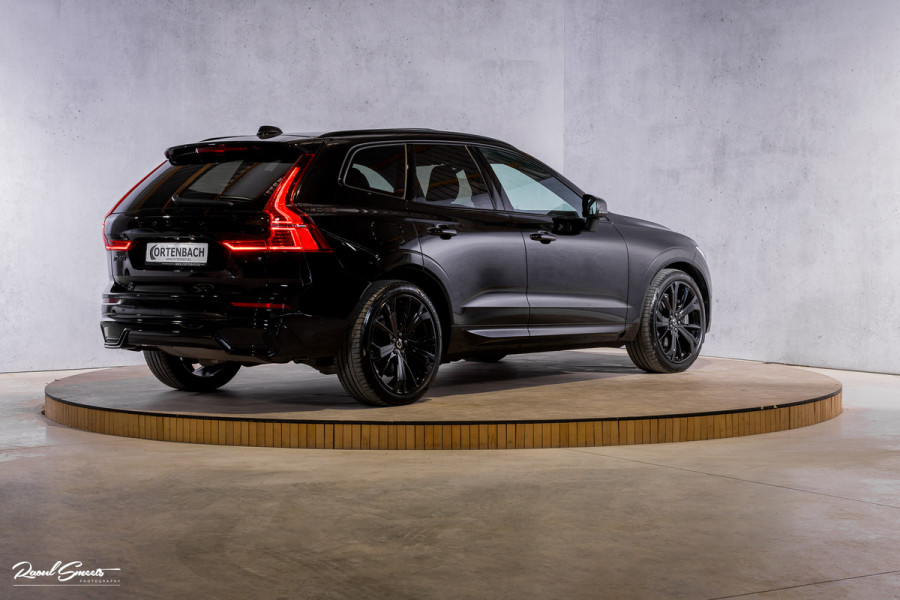 Volvo XC60 2.0 T6 Plug-in hybrid AWD Ultra Black Edition long Range | Luchtvering | Bowers&Wilkins | Zwenkbare trekhaak | Panorama dak | Memory | Blis |