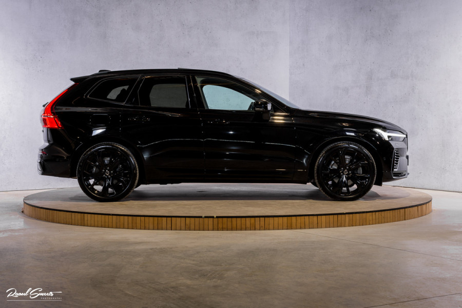 Volvo XC60 2.0 T6 Plug-in hybrid AWD Ultra Black Edition long Range | Luchtvering | Bowers&Wilkins | Zwenkbare trekhaak | Panorama dak | Memory | Blis |