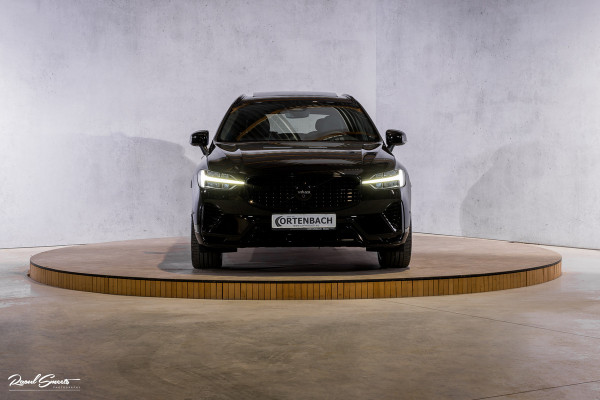 Volvo XC60 2.0 T6 Plug-in hybrid AWD Ultra Black Edition long Range | Luchtvering | Bowers&Wilkins | Zwenkbare trekhaak | Panorama dak | Memory | Blis |