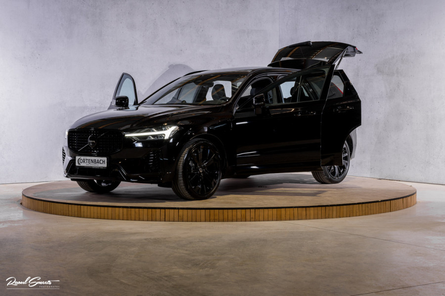 Volvo XC60 2.0 T6 Plug-in hybrid AWD Ultra Black Edition long Range | Luchtvering | Bowers&Wilkins | Zwenkbare trekhaak | Panorama dak | Memory | Blis |