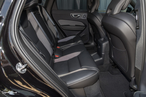 Volvo XC60 2.0 T6 Plug-in hybrid AWD Ultra Black Edition long Range | Luchtvering | Bowers&Wilkins | Zwenkbare trekhaak | Panorama dak | Memory | Blis |
