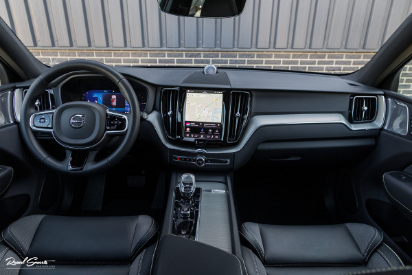 Volvo XC60 2.0 T6 Plug-in hybrid AWD Ultra Black Edition long Range | Luchtvering | Bowers&Wilkins | Zwenkbare trekhaak | Panorama dak | Memory | Blis |