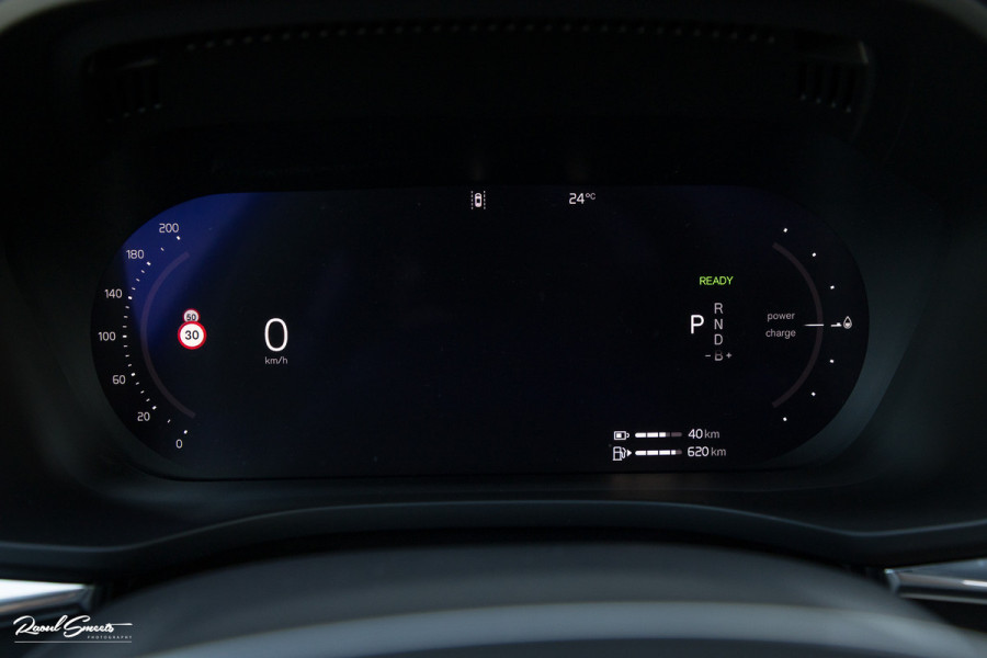 Volvo XC60 2.0 T6 Plug-in hybrid AWD Ultra Black Edition long Range | Luchtvering | Bowers&Wilkins | Zwenkbare trekhaak | Panorama dak | Memory | Blis |