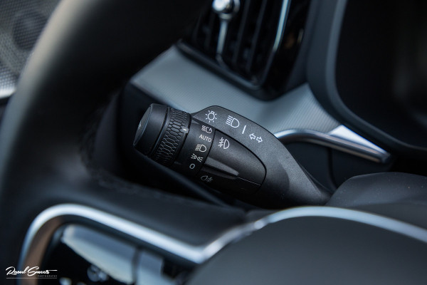 Volvo XC60 2.0 T6 Plug-in hybrid AWD Ultra Black Edition long Range | Luchtvering | Bowers&Wilkins | Zwenkbare trekhaak | Panorama dak | Memory | Blis |