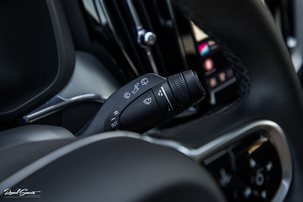 Volvo XC60 2.0 T6 Plug-in hybrid AWD Ultra Black Edition long Range | Luchtvering | Bowers&Wilkins | Zwenkbare trekhaak | Panorama dak | Memory | Blis |
