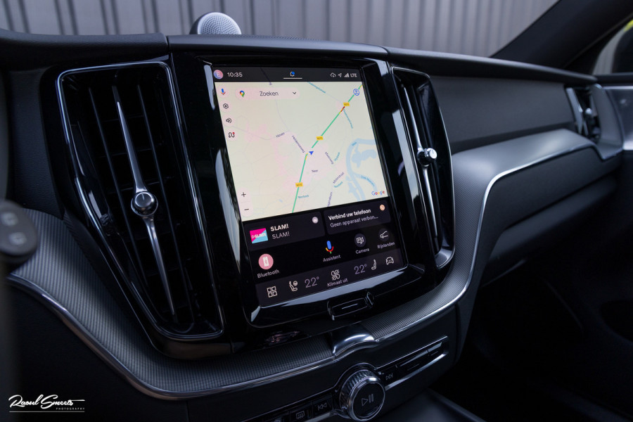 Volvo XC60 2.0 T6 Plug-in hybrid AWD Ultra Black Edition long Range | Luchtvering | Bowers&Wilkins | Zwenkbare trekhaak | Panorama dak | Memory | Blis |