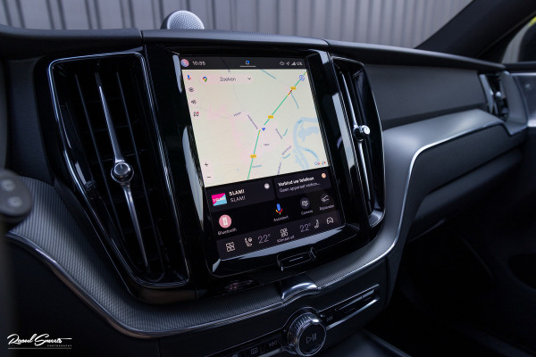 Volvo XC60 2.0 T6 Plug-in hybrid AWD Ultra Black Edition long Range | Luchtvering | Bowers&Wilkins | Zwenkbare trekhaak | Panorama dak | Memory | Blis |
