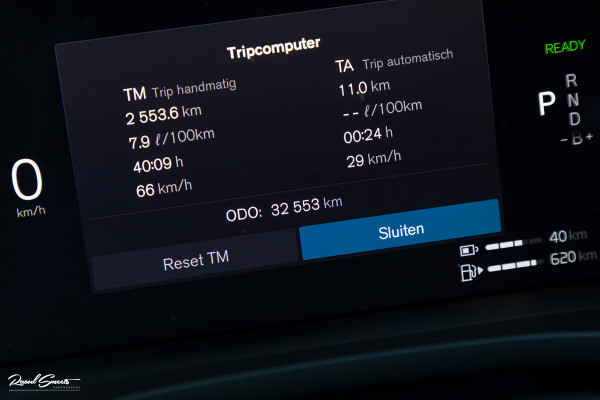 Volvo XC60 2.0 T6 Plug-in hybrid AWD Ultra Black Edition long Range | Luchtvering | Bowers&Wilkins | Zwenkbare trekhaak | Panorama dak | Memory | Blis |