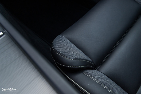 Volvo XC60 2.0 T6 Plug-in hybrid AWD Ultra Black Edition long Range | Luchtvering | Bowers&Wilkins | Zwenkbare trekhaak | Panorama dak | Memory | Blis |