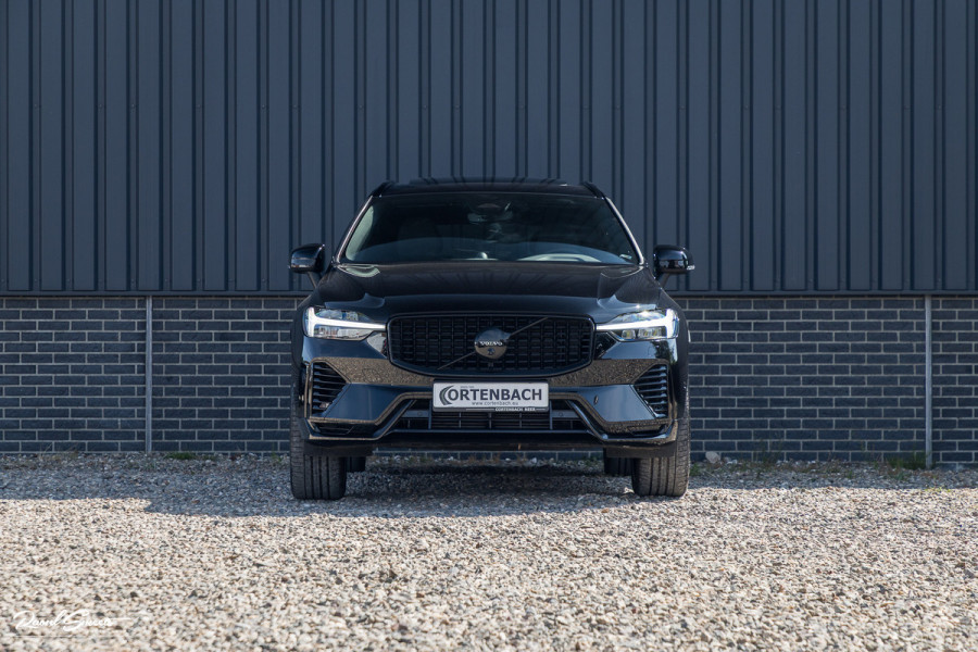 Volvo XC60 2.0 T6 Plug-in hybrid AWD Ultra Black Edition long Range | Luchtvering | Bowers&Wilkins | Zwenkbare trekhaak | Panorama dak | Memory | Blis |