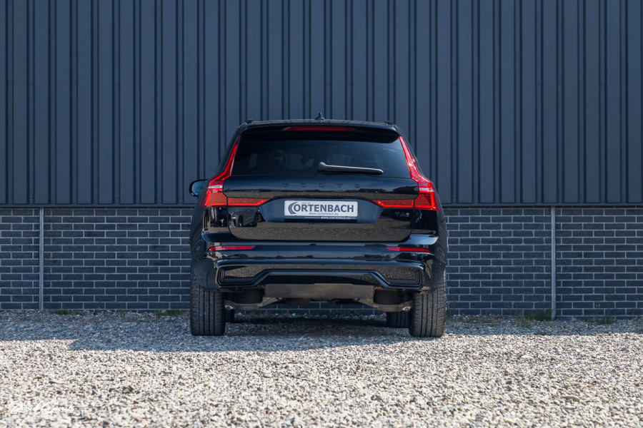 Volvo XC60 2.0 T6 Plug-in hybrid AWD Ultra Black Edition long Range | Luchtvering | Bowers&Wilkins | Zwenkbare trekhaak | Panorama dak | Memory | Blis |