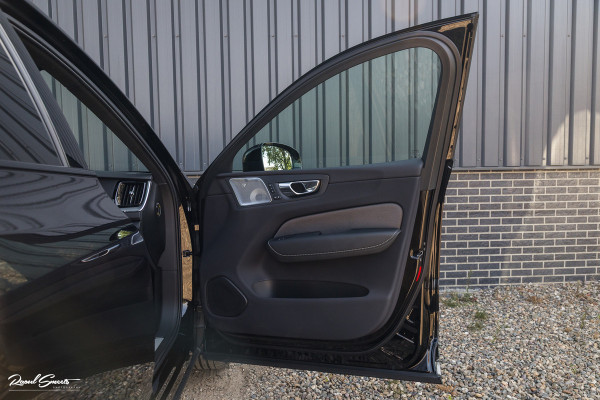 Volvo XC60 2.0 T6 Plug-in hybrid AWD Ultra Black Edition long Range | Luchtvering | Bowers&Wilkins | Zwenkbare trekhaak | Panorama dak | Memory | Blis |